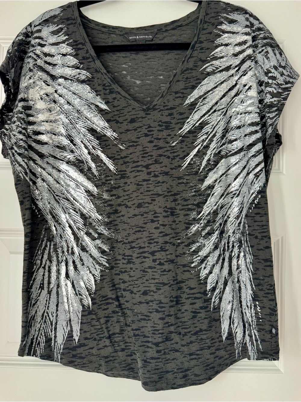Rock & Republic Gray V-Neck Tee with Silver Wing Graphic